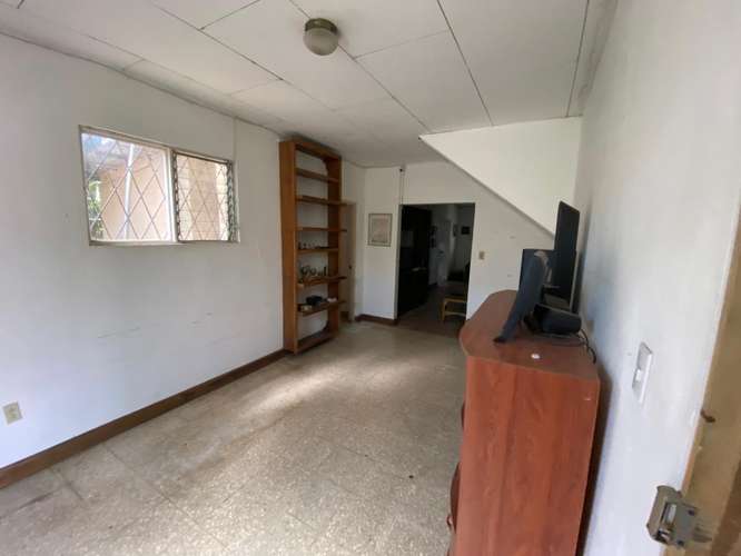 Espacio, solidez y potencial para renovar en Santa Ana - LMP - Imagen 3