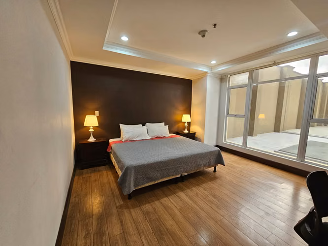 Sabana Sur, elegante-lujoso-amplio 122 m2, 2 hab. p/cama King, 2 baños, balcon, amenidades. - Imagen 10