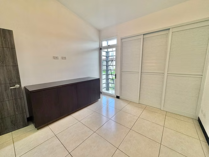 Casa UNA planta y dos dormitorios en condominio en San Rafael Alajuela - Imagen 4
