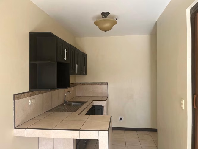 Hermoso y seguro apartamento en Pozos, cerca de todo, salida a Belen y Guachipelin - Imagen 5