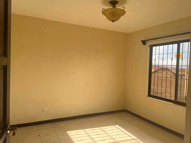 Hermoso y seguro apartamento en Pozos, cerca de todo, salida a Belen y Guachipelin - Imagen 2