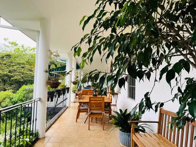 Venta de Casa con vistas que enamoran en Santa Bárbara, Heredia 