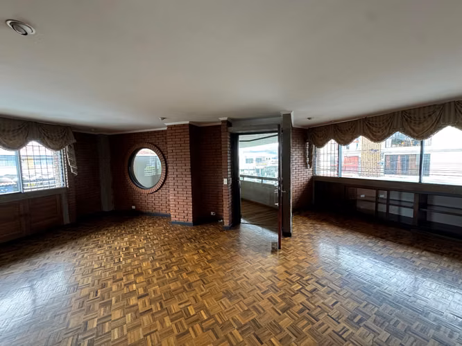 Apartamento/ Casa / Oficina  amplia segundo piso Barrio la Granja 
