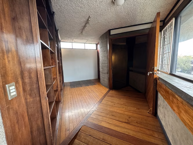 Apartamento/ Casa / Oficina  amplia segundo piso Barrio la Granja 