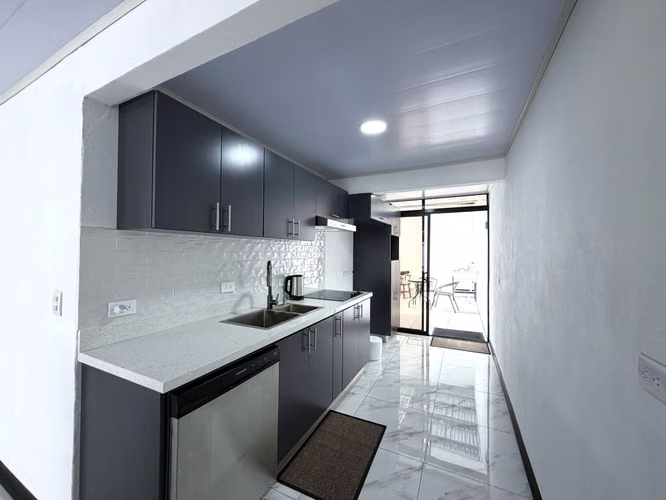 VENTA CASA DE UN NIVEL RENOVADA EN SABANILLA DE MONTES DE OCA CERCA DEL COLEGIO METODISTA  - Imagen 12