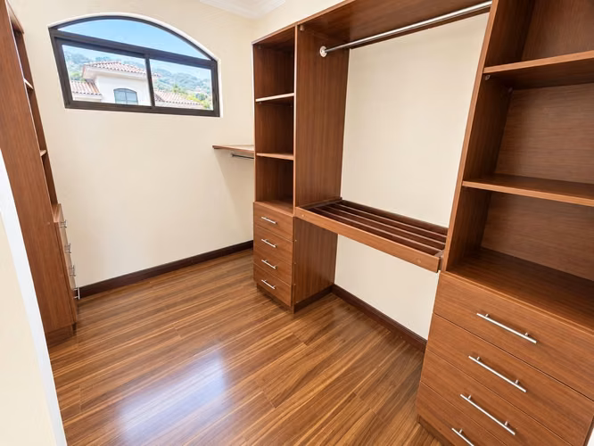 Alquiler de Casa de Lujo en Condominio, Cartago San Isidro - Imagen 4