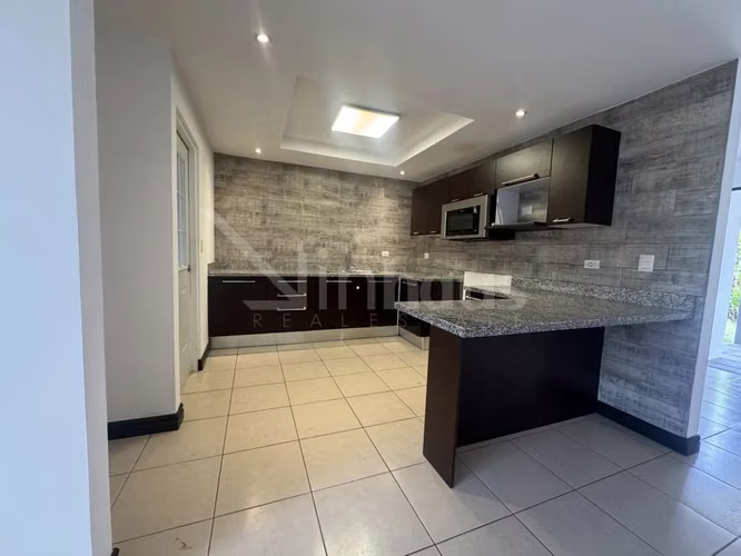 Venta de Casa en Condominio Rio Palma - Imagen 2