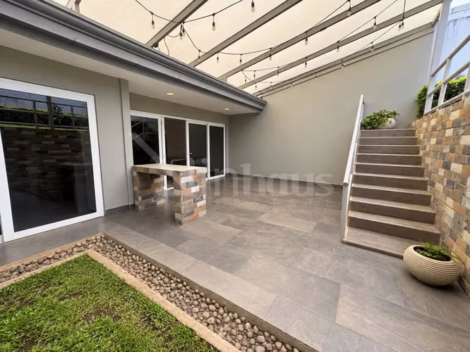 Venta de Casa en Condominio Rio Palma