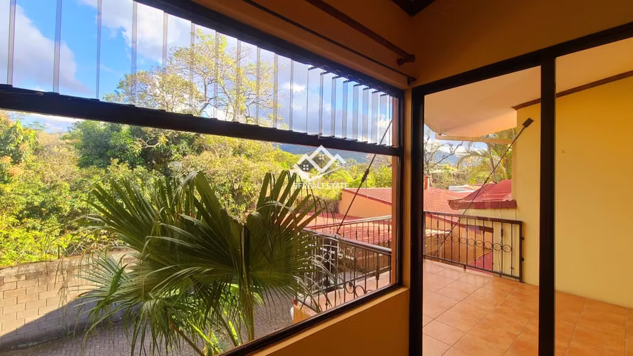 ALQUILER¡ RIO ORO AREA RESIDENCIAL AMPLIO 2 NIVELES 2 HAB/ SALA DE TV 2 BAÑOS 2PARQUEOS  - Imagen 6