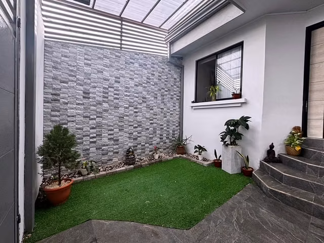 Venta de hermosa casa de UN PISO, ubicada en un residencial, Mercedes Norte, Heredia - Imagen 2
