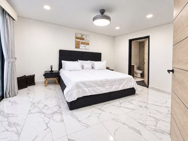 Venta de hermosa casa de UN PISO, ubicada en un residencial, Mercedes Norte, Heredia - Imagen 12