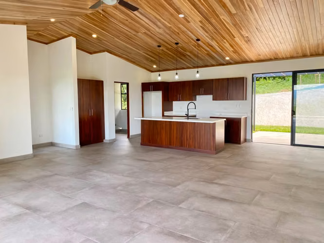 Se vende Casa Contemporánea en Atenas  - Imagen 3