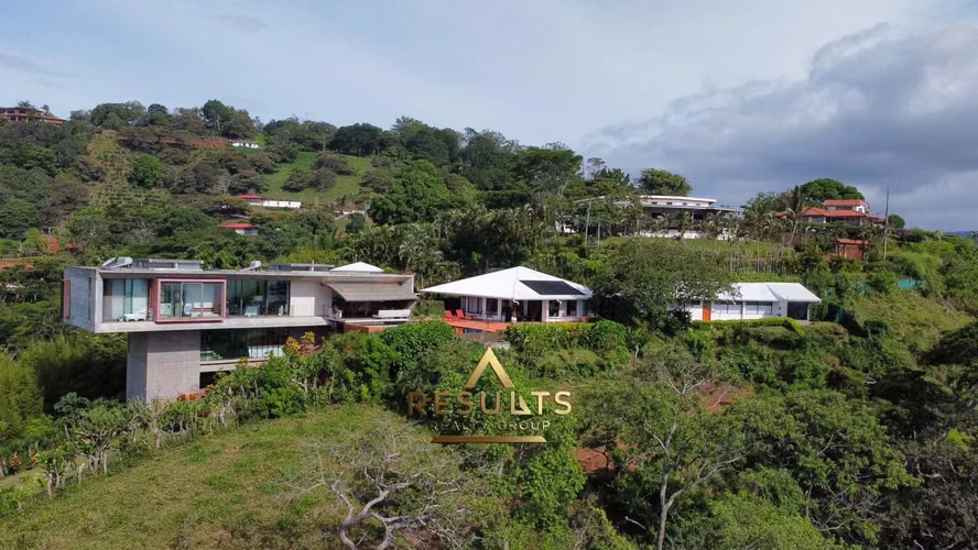 REDUCED $600K! One-of-Kind Modern Architectural Masterpiece - Imagen 3