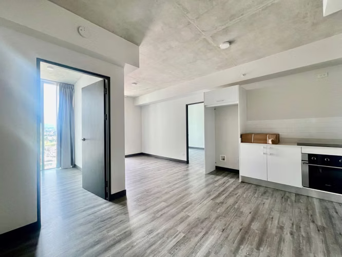 Se Alquila Apartamento  con línea blanca y A.C en Sabana Sur - 2 habitaciones, 2 baños, 1 Parqueo 