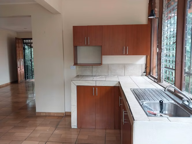 ESCAZÚ SAN ANTONIO-AMPLIO APARTAMENTO EN 2DO PISO CON SERVICIO DE AGUA Y LUZ INCLUIDOS  - Imagen 14
