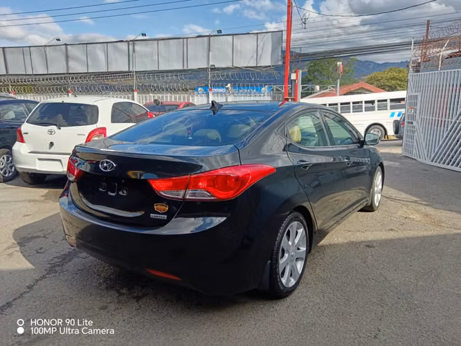 Hyundai elantra 