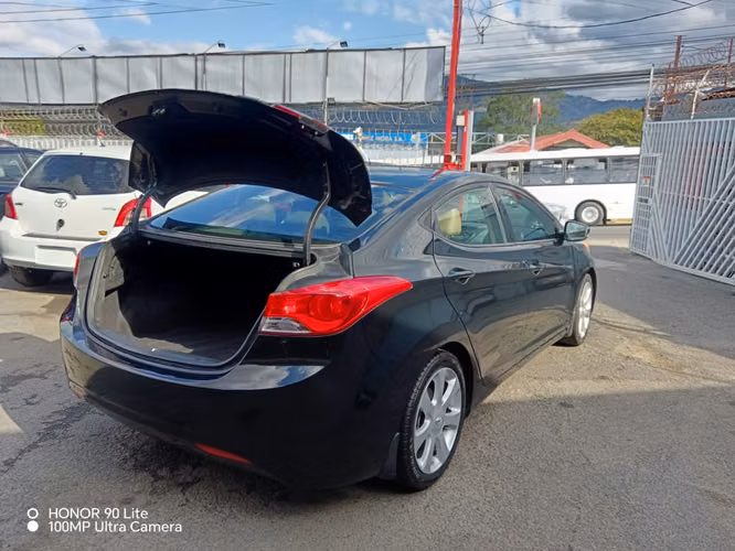 Hyundai elantra 