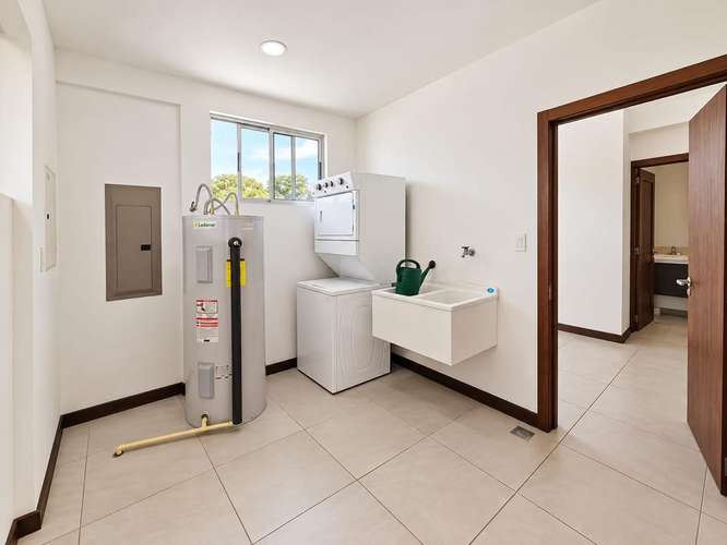 Apartamento en torre exclusiva de Escazú  - Imagen 4