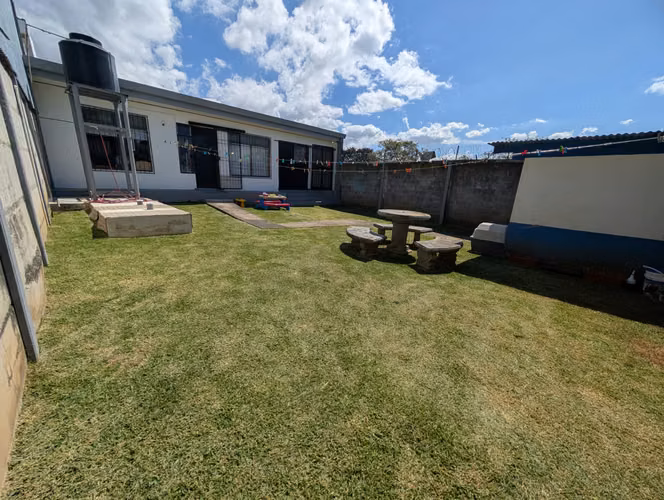 Casa en Heredia/un piso-jardìn grande - Imagen 14