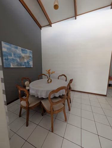 Casa en Heredia/un piso-jardìn grande - Imagen 11