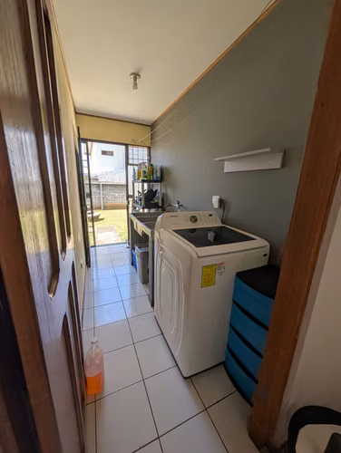 Casa en Heredia/un piso-jardìn grande - Imagen 5