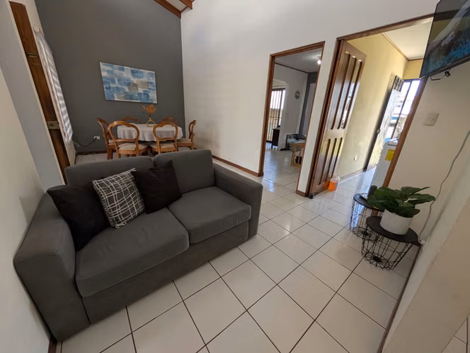 Casa en Heredia/un piso-jardìn grande - Imagen 7