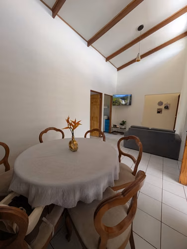 Casa en Heredia/un piso-jardìn grande - Imagen 12