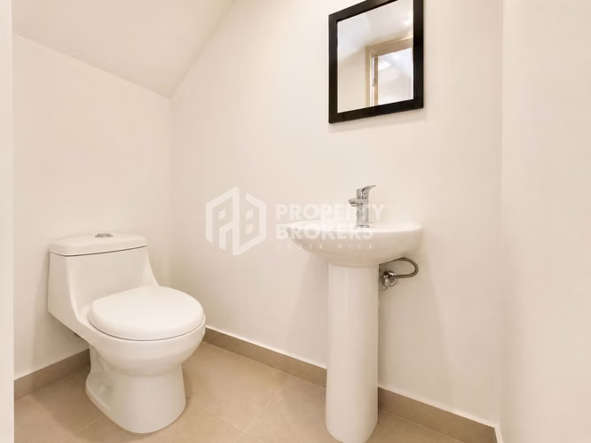 Alquiler de casa en Vistas Santa Ana | 2 Hab | Jardín | 2 parqueos - Imagen 4