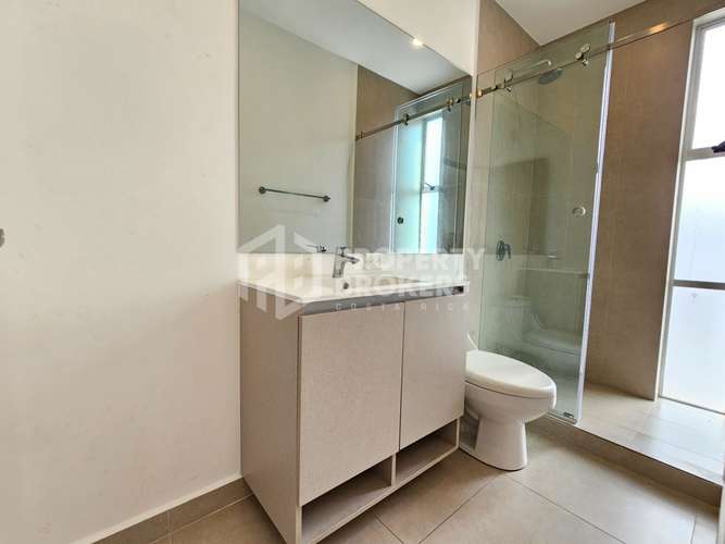 Alquiler Casa en Rio Oro | 3 hab | Jardín| 2 parqueos | $1350 - Imagen 8