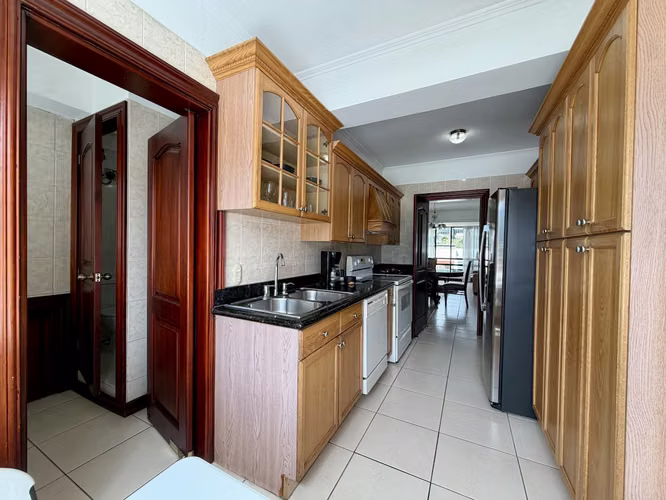 ALQUILER DE APARTAMENTO AMUEBLADO EN TREJOS MONTEALEGRE - ESCAZÚ - Imagen 2