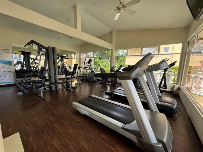 Apartamento amueblado en condominio de Escazú 