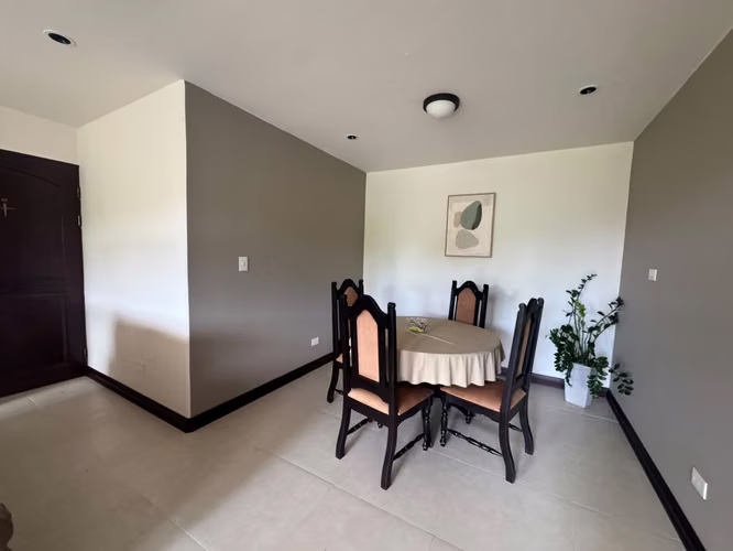 Apartamento amueblado en condominio de Escazú 