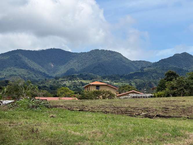 Venta de amplio terreno en San Isidro de Heredia. - Imagen 14