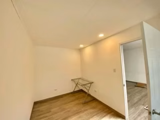 Escazú Hermosa Casa en Alquiler de USO COMERCIAL Amplio Jardín  - Imagen 8