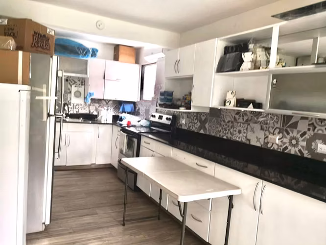 Escazú Hermosa Casa en Alquiler de USO COMERCIAL Amplio Jardín  - Imagen 11