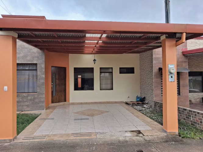 Hermosa casa en alquiler en Condominio Senderos del Este (Cartago)
