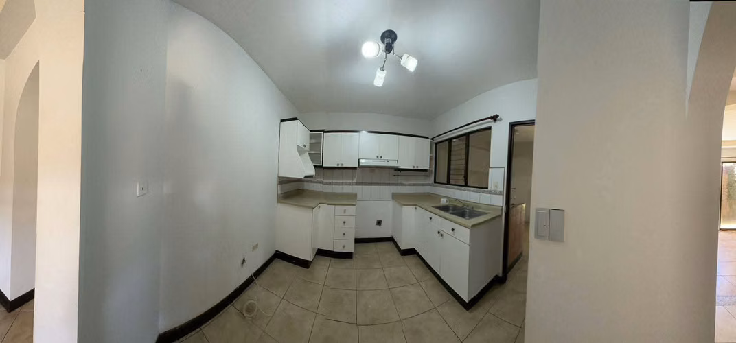 SE ALQUILA CASA EN RESIDENCIAL UBICADO EN SAN FRANCISCO DE HEREDIA - Imagen 4