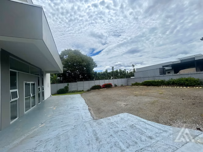  EDIFICIO EN ALQUILER – LLORENTE DE FLORES, ZONA FRANCA.  - Imagen 3