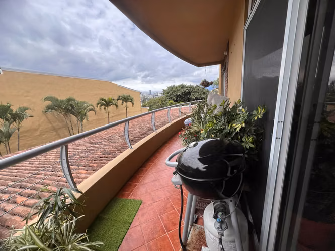 SE VENDE APARTAMENTO EN ESCAZU, CONDOMINIO VALLE ARRIBA DE 3 HAB