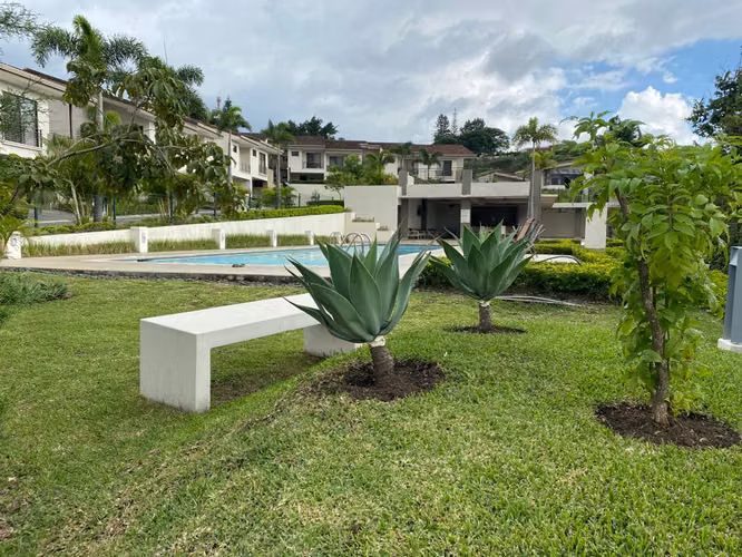 Bosques del Café, full amueblado, hermoso-lujoso-amplio, 3 hab, 2.5 baños, A/C, 2 balcones. - Imagen 17