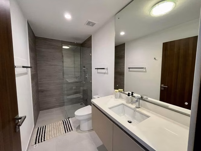 Bosques del Café, full amueblado, hermoso-lujoso-amplio, 3 hab, 2.5 baños, A/C, 2 balcones. - Imagen 10