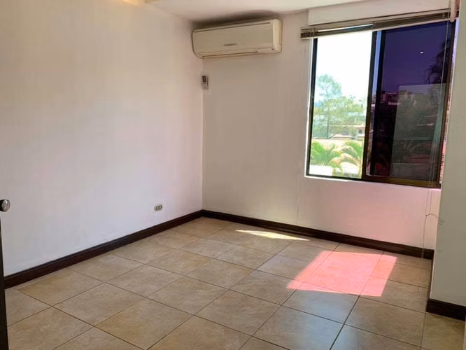 Se Alquila. Escazú. Apartamento seguro en resindecila con aguja. - Imagen 2