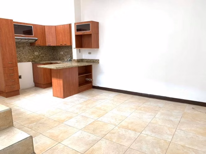 Se Alquila. Escazú. Apartamento seguro en resindecila con aguja.