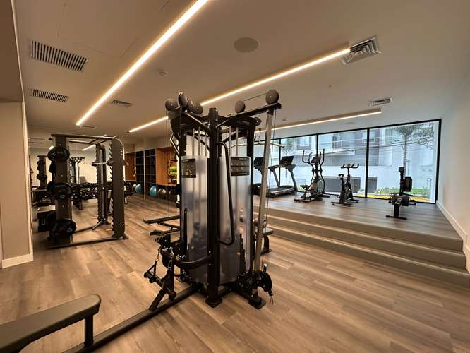 Apartamento con linea blanca en alquiler en condominio Parkwood, Nunciatura. De Lujo 