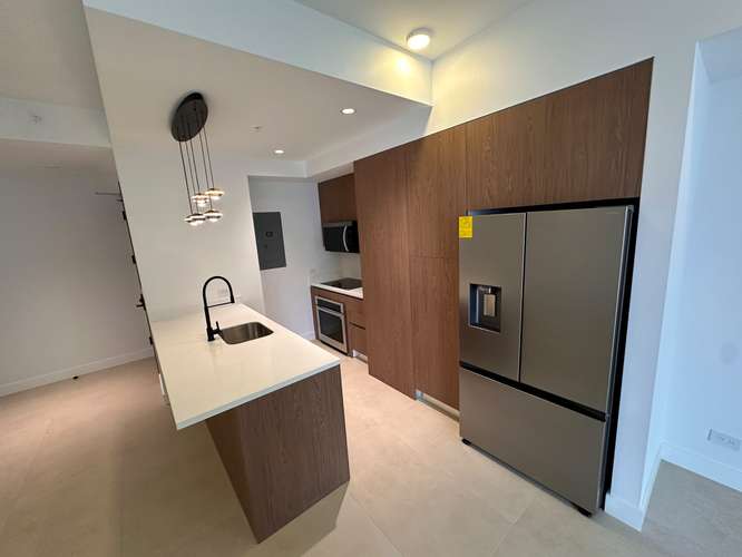 Apartamento con linea blanca en alquiler en condominio Parkwood, Nunciatura. De Lujo 