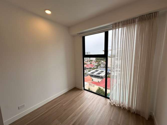Apartamento con linea blanca en alquiler en condominio Parkwood, Nunciatura. De Lujo 