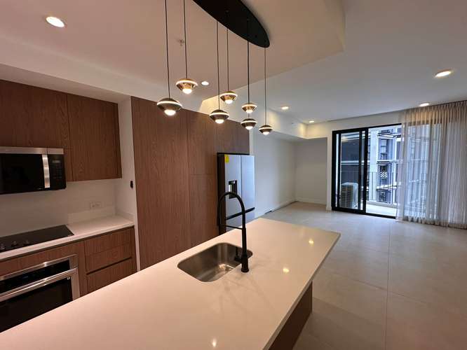 Apartamento con linea blanca en alquiler en condominio Parkwood, Nunciatura. De Lujo 
