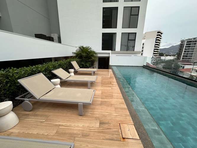 Apartamento con linea blanca en alquiler en condominio Parkwood, Nunciatura. De Lujo 