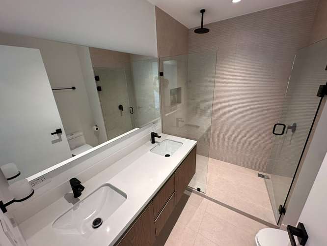 Apartamento con linea blanca en alquiler en condominio Parkwood, Nunciatura. De Lujo 