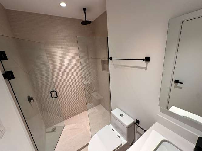 Apartamento con linea blanca en alquiler en condominio Parkwood, Nunciatura. De Lujo 